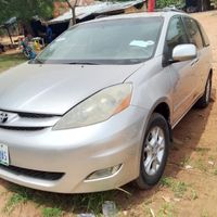 Toyota sienna for sale. super clean untouched engine.